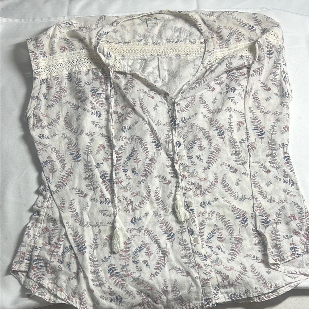 Elegant White and Blue Blouse with Classic Design